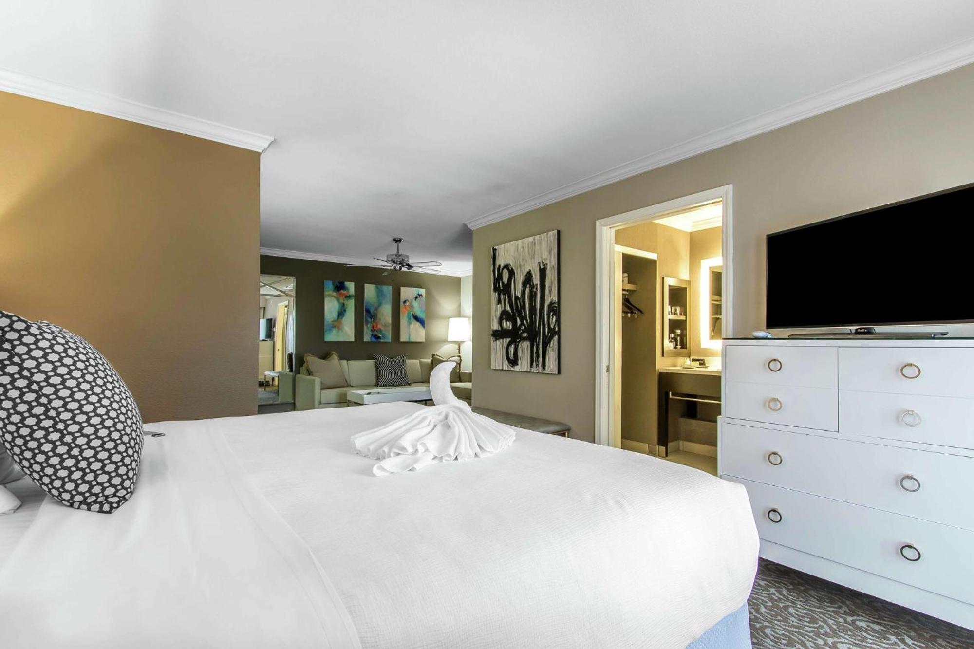 King Room,1557110167:JPEG