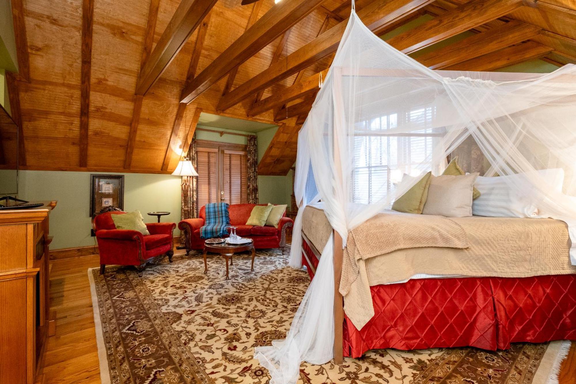 Hemmingway Spa Suite